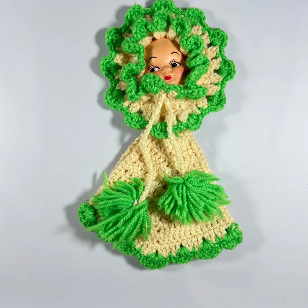 VTG Handmade Crochet Doll Face Pot Holder Hot Pad Kitchen Kitschy Green Cream‎